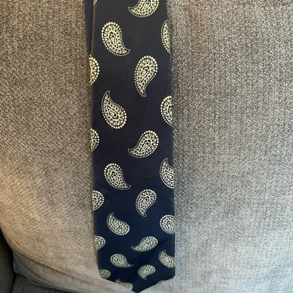 Jos A Banks Navy Paisley Silk Executive Tie